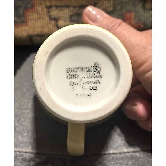 Vintage 1970s MCM Shenango China Set 2 Yellow Pedestal Mugs USA MINT Condition - Picture 3 of 3